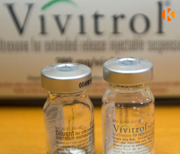 Два флакона с лекарствами